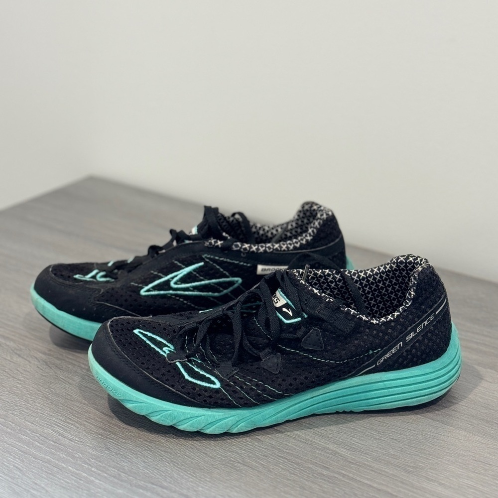 Brooks Black & Turquoise Women’s Walking Sneakers Size 8
